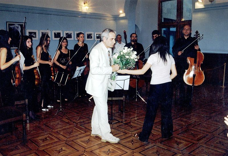 File:Ruben Sargsyan after the concert.jpg