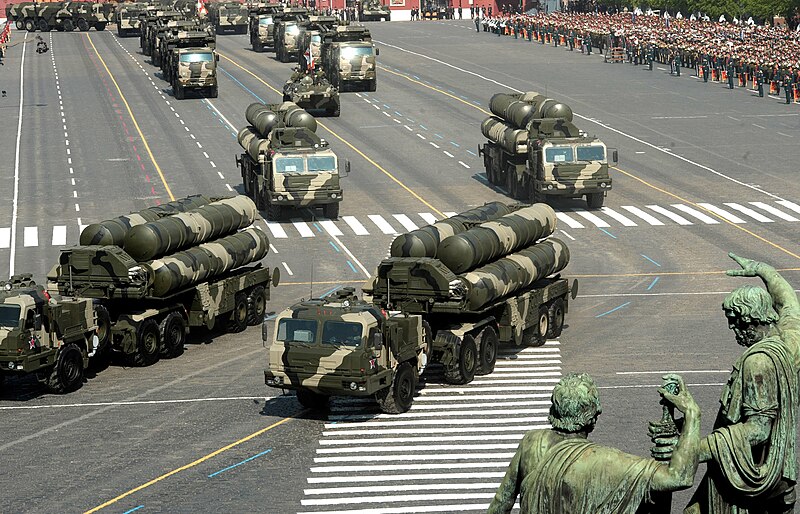 File:S-400 SAMS during the May parade 2010.jpeg