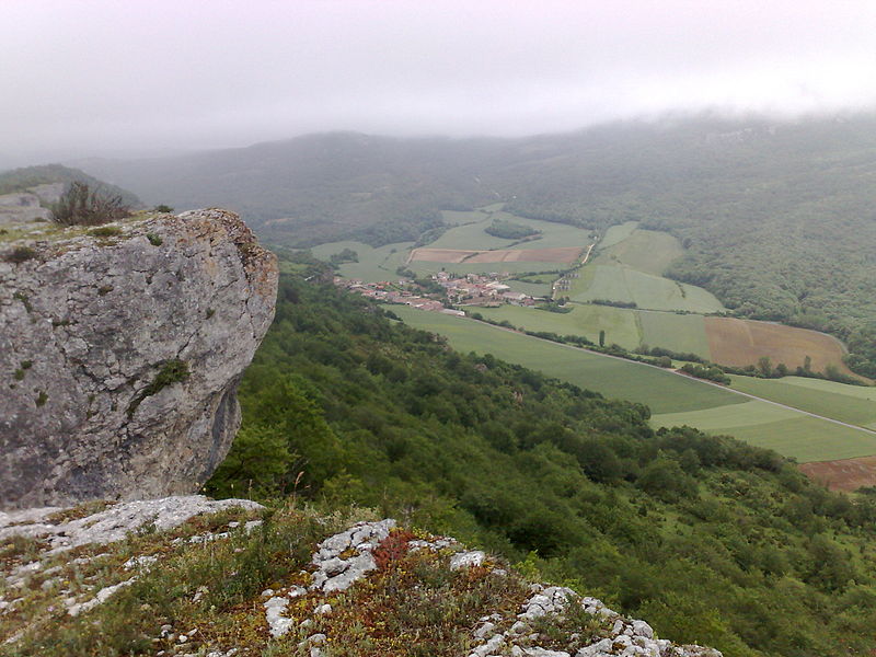 File:Sabando Arbururako bidetik III 2010-6-6.jpg