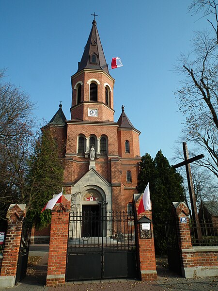 File:Sacred Heart church in Lubień Kujawski (2).jpg