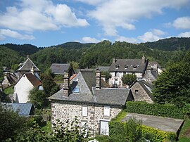 Celkový pohled na Saint-Cirgues-de-Jordanne