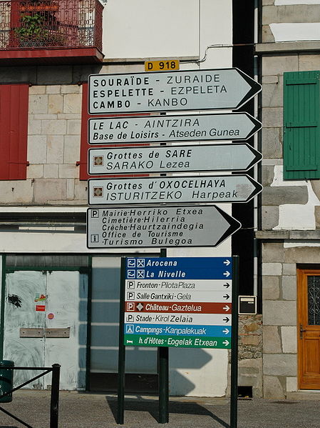 Bilingual French-Basque sign, Saint-Pée-sur-Nivelle