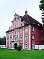 Unteres Tor สร้าง ค.ศ. 1735 จากผังของโลเร็นทซ์ รึชเชอร์ (Lorenz Rüscher) ภายในตกแต่งด้วยปูนปั้นของฟ็อยชท์ไมเออร์ ที่ซาเล็ม (Salem)