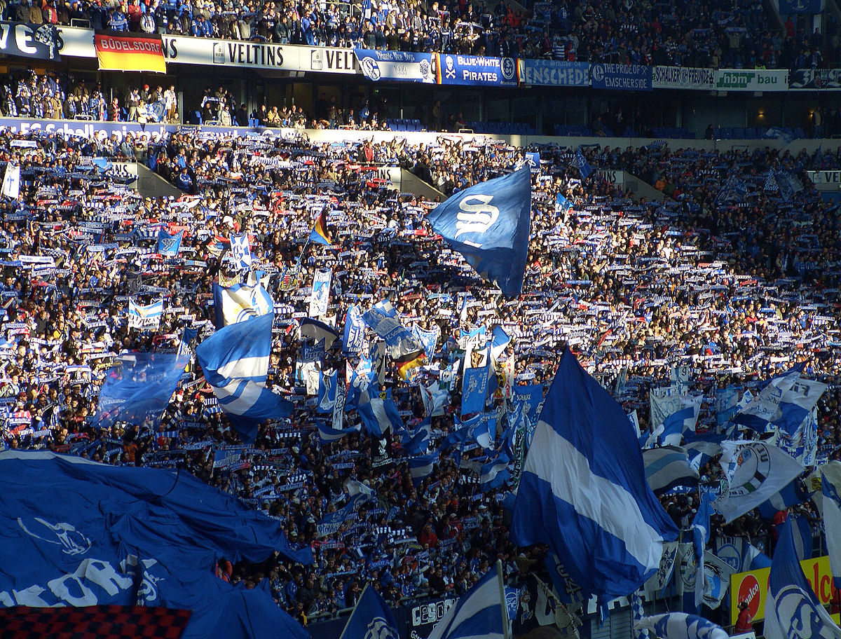 Lyrical adjektiv hjælpemotor File:Schalke 04 Fans 664.jpg - Wikimedia Commons