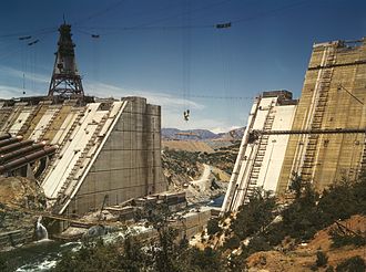 Construction work in June 1942, showing the empty middle section which would later become the spillway. Shasta dam under construction new edit.jpg