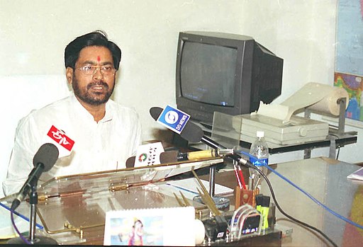 Shri Jay Prakash Narayan Yadav assumes the charge of the Minister of State for Water Resources in New Delhi on May 25, 2004