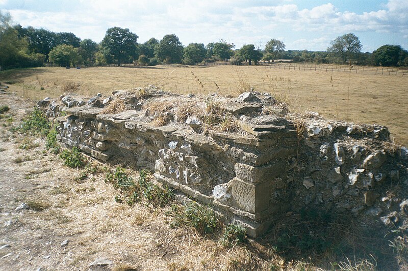 File:Silchester Roman city walls 63.jpg