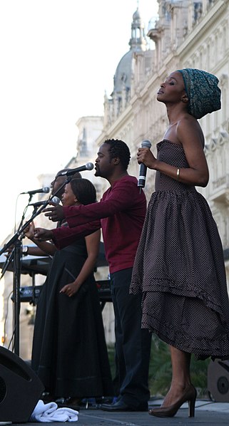 File:Simphiwe Dana Wien2007e.jpg