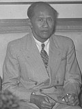 Soekiman Wirjosandjojo - делегат Aankomst Nieuw Guinea van de Verenigde Staten van Indonesia op Schipho, Bestanddeelnr 904-2694.jpg