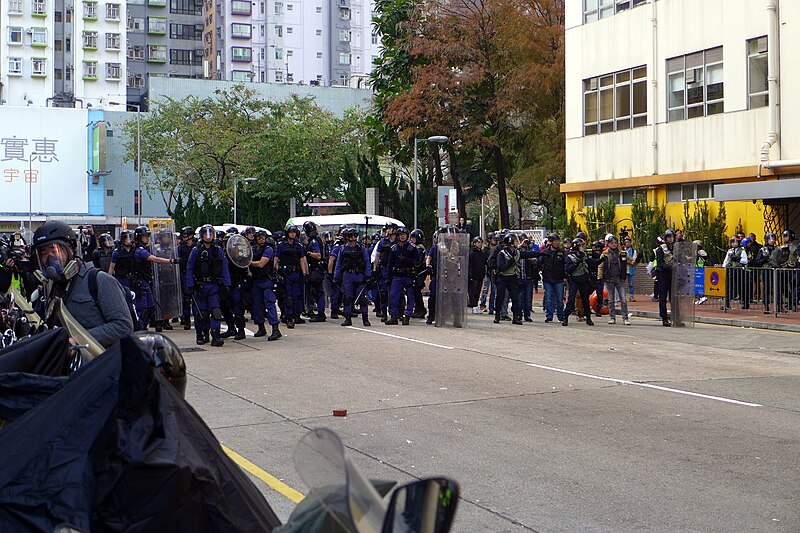 File:Special Tactical Squad clear Sai Yee Street 20160208.jpg