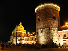 Capela da Santíssima Trindade e a torre de menagem do século XIII