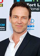 Bill Compton actor Stephen Moyer won in 2010 Stephen Moyer October 2013 (cropped).jpg