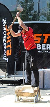 Underhand chop Stihl Timbersports demo (Rotterdam 2023) 04 - underhand chop (cropped).jpg