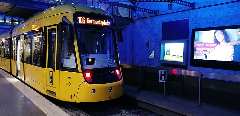 File:Straßenbahn Essen 106 1614 Hauptbahnhof 1910040732.jpg