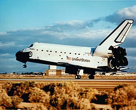 Discovery landt op Edwards Air Force Base