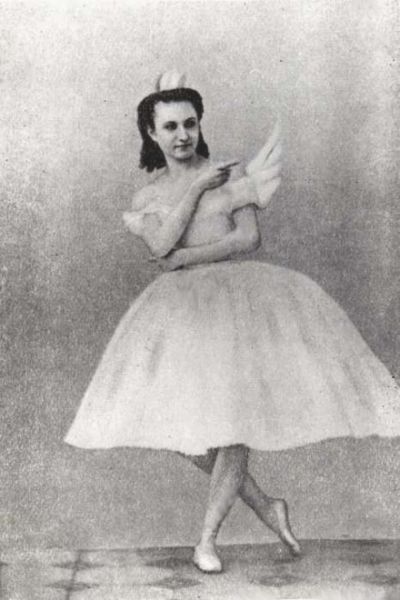 Anna Sobeshchanskaya [ru] as Odette in Julius Reisinger's original production of Swan Lake, Moscow, 1877