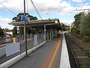 Syndal tren istasyonu, Melbourne.JPG