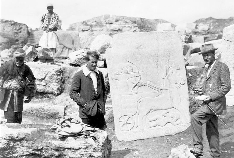 File:T. E. Lawrence and L. Woolley at Carchemish (1913).jpg