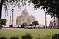 Le Taj Mahal vu des jardins.