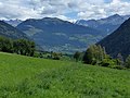 Blick aus dem Münstertal (Taufers) nach Mals und zur Spitzigen Lun. Berge über dem Matscher Tal