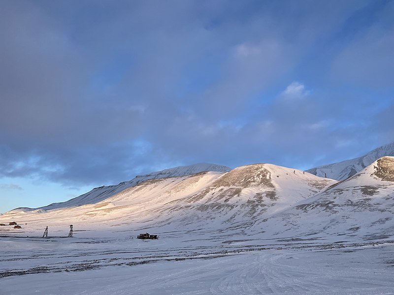 File:Telegrafdalen, Svalbard.jpg