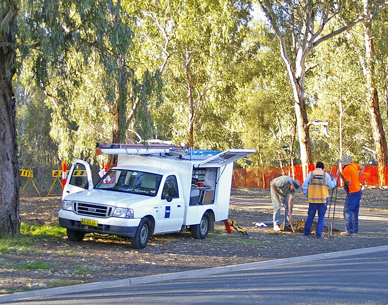 File:Telstra workers.jpg