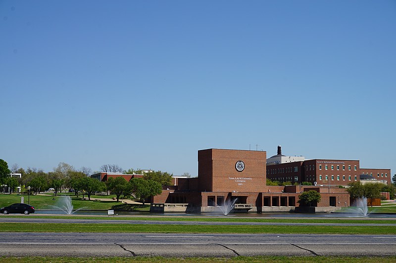 File:Texas A&M University–Commerce March 2016 167 (Gee Lake).jpg