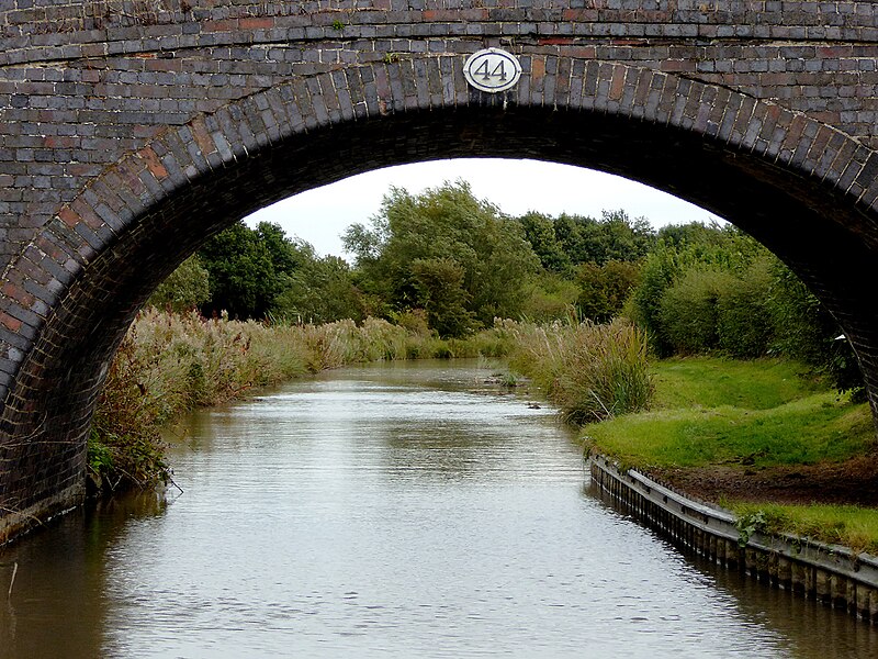 File:The Ashby Canal south-west of Carlton, Leicestershire - geograph.org.uk - 5323764.jpg