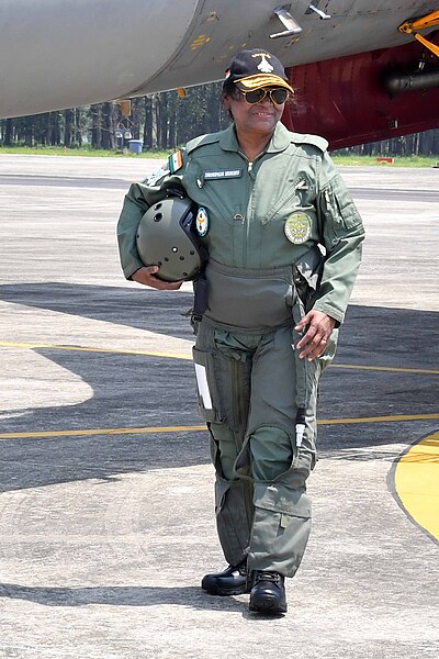 File:The President of India, Droupadi Murmu takes a historic sortie in a Sukhoi 30 MKI fighter aircraft at the Tezpur Air Force Station.jpg