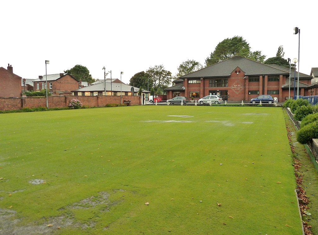 Small picture of St Marys Parish Centre & Club courtesy of Wikimedia Commons contributors