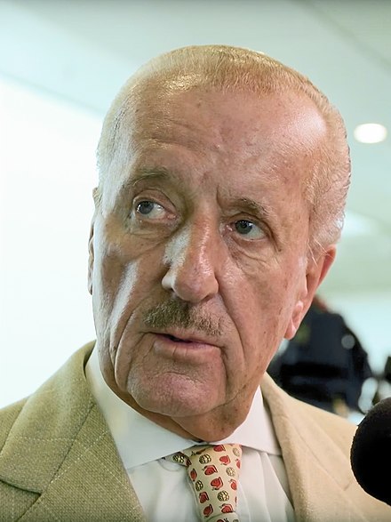 Theo Hiddema, speaking to the press Theo Hiddema (2018).jpg