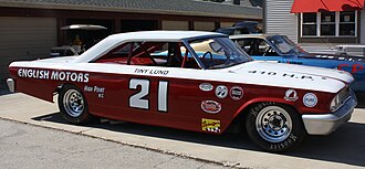 A replica of the Ford Galaxie in which Tiny Lund won the 1963 Daytona 500 for Wood Brothers Racing TinyLund1963WoodBrothers.jpg