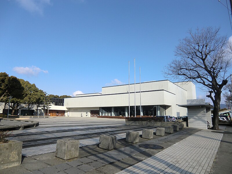 File:Toyokawa Civic Center (2011.01).jpg