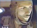 Поручник Хабаров стои на врата од авион (1975)