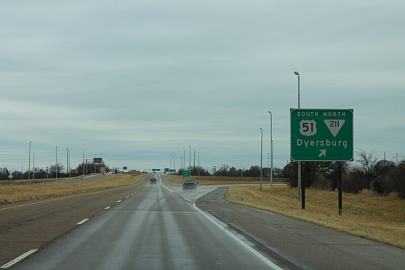 File:US412 North - US51 South TN211 North Sign - Dyersburg (43745477965).jpg