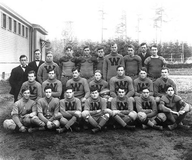 Photo of the undefeated 1908 University of Washington football team