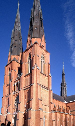 Uppsala domkyrka front.JPG