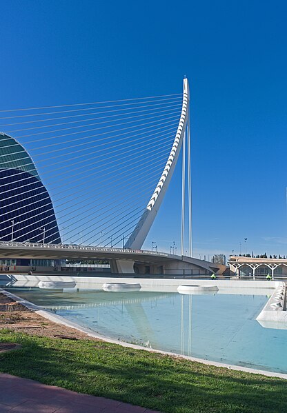 File:Valencia Pont de l'Assut de l'Or from the west.jpg