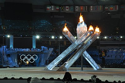 Znicz olimpijski podczas ceremonii otwarcia XXI Zimowych Igrzysk Olimpijskich