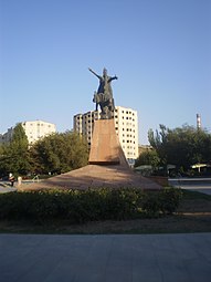 Վարդան Մամիկոնյանի հուշարձան. տեսք առջևից