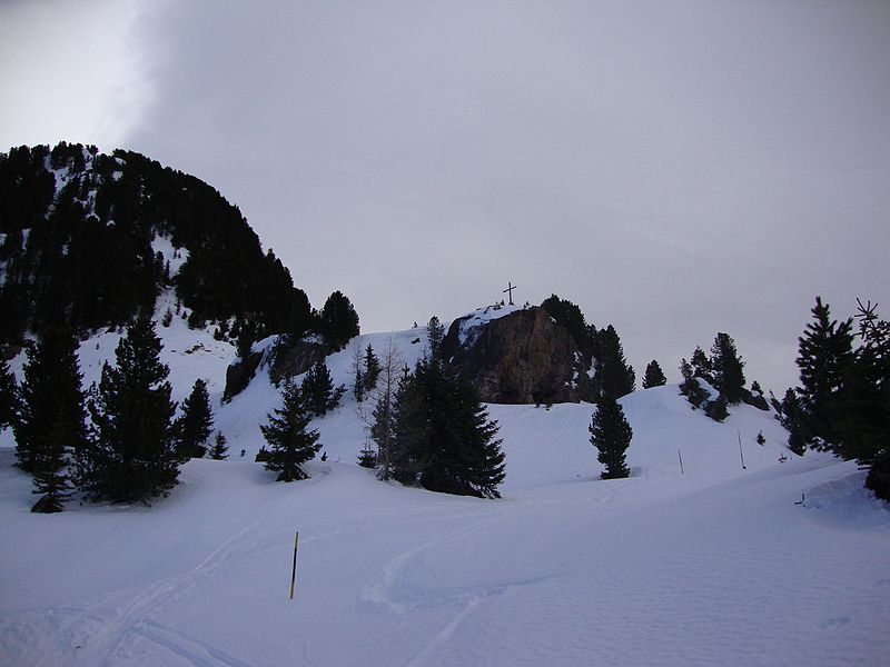 File:Verso il manghen scenario invernale - panoramio.jpg