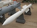 Le Vympel R-77 est un missile BVR qui utilise des panneaux cellulaires.