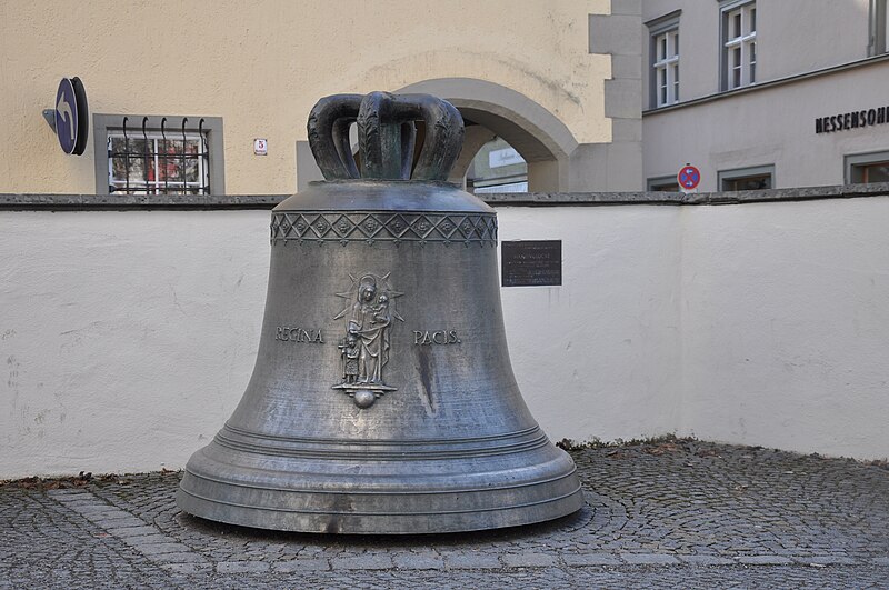 File:Wangen Pfarrkirche St Martinus Marienglocke 1.jpg