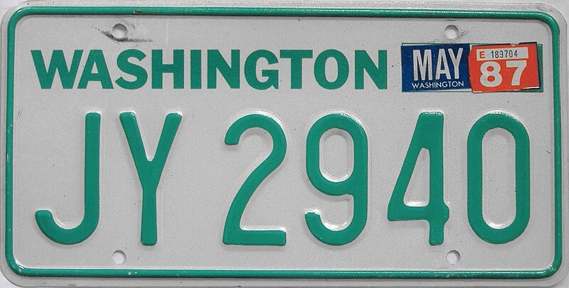 File:Washington 1987 license plate sticker on 1983-86 base.jpg