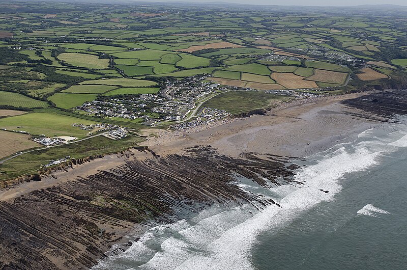 File:Widemouth Bay in north Cornwall - aerial image (29312833893).jpg