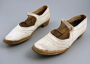 White linen summer shoes, c. 1935–1940.