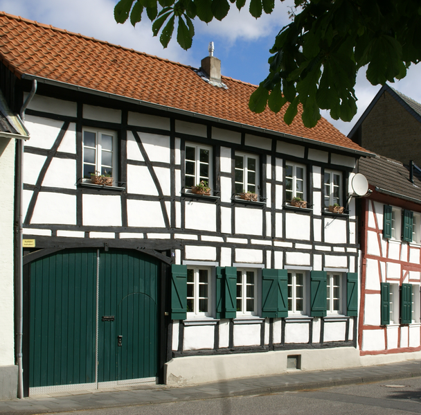 File:Witterschlick Fachwerkhaus (05).png