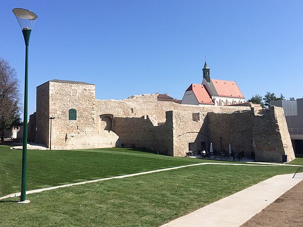 Image: Wr Neustadt Stadtmauer SW Ecke