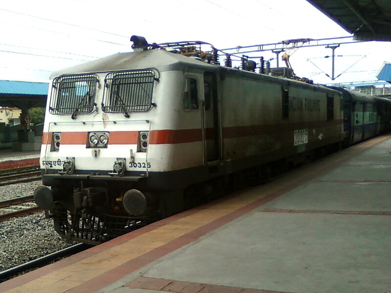 File:(Bellampalli-Hyderabad) Intercity Express at Aler.jpg