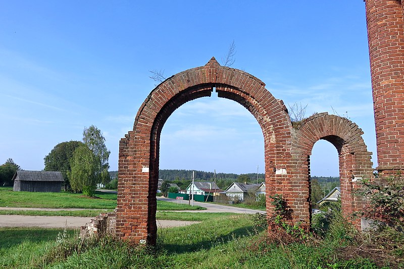 File:Ограда Преображенского храма, Сукромля.jpg